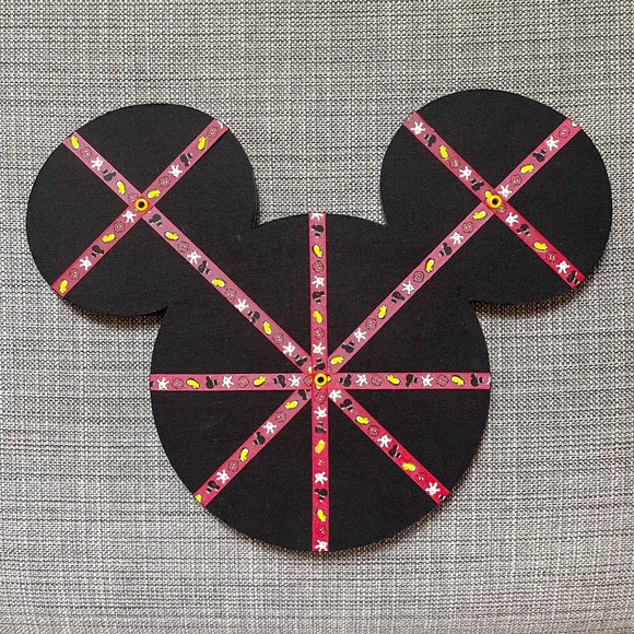 Mickey Mouse Shaped Disney Memo Board 14" x 11" with Mickey Icon Ribbons - Picture 1 of 12